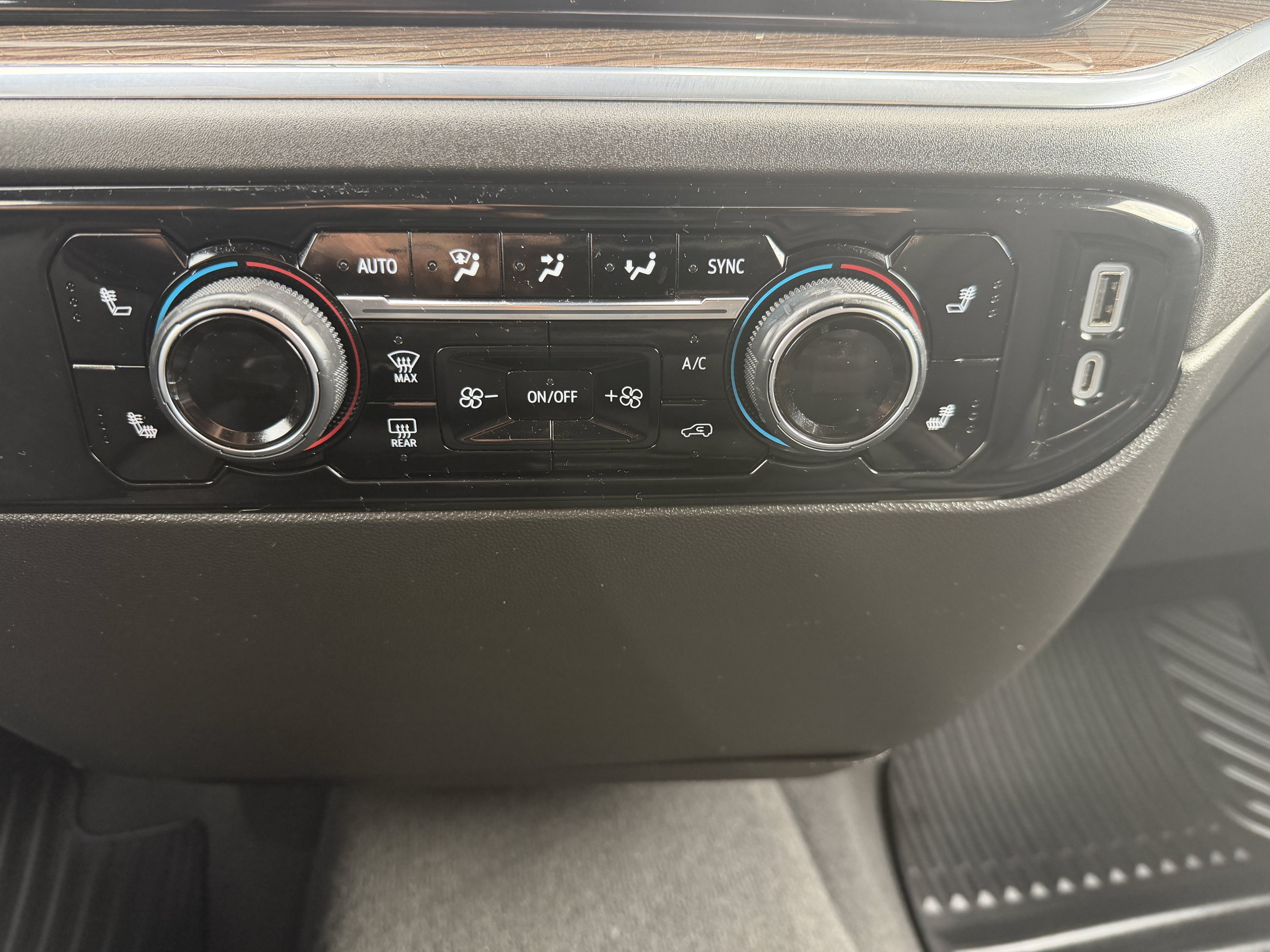 Used 2023 Chevrolet Silverado 1500 LT AWD/4WD image 13