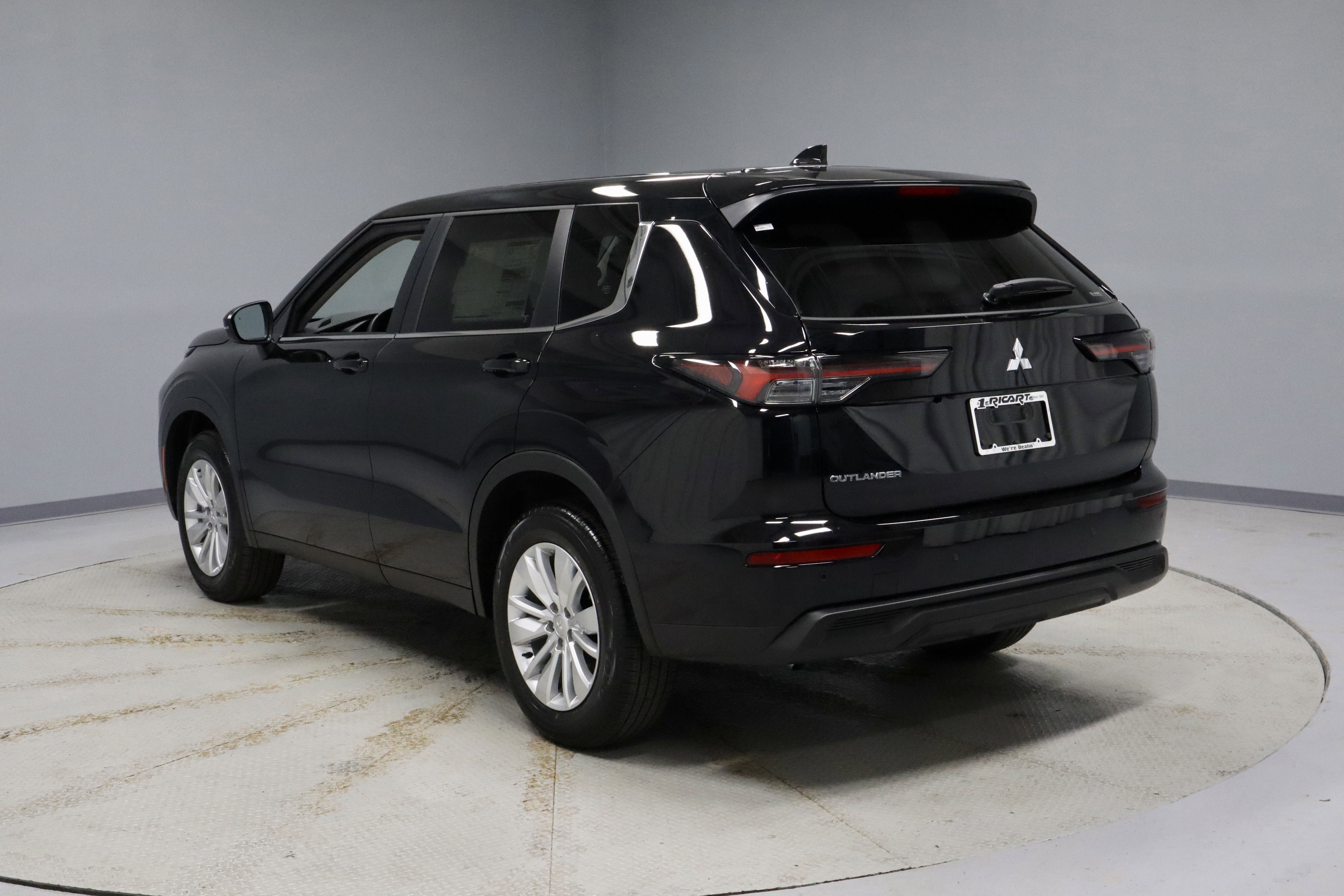 New 2026 Mitsubishi Outlander ES image 6