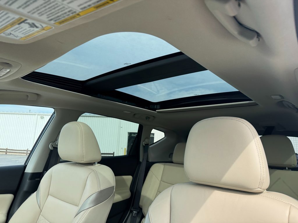 Used 2022 Nissan Murano Platinum w/ Cargo Package image 11