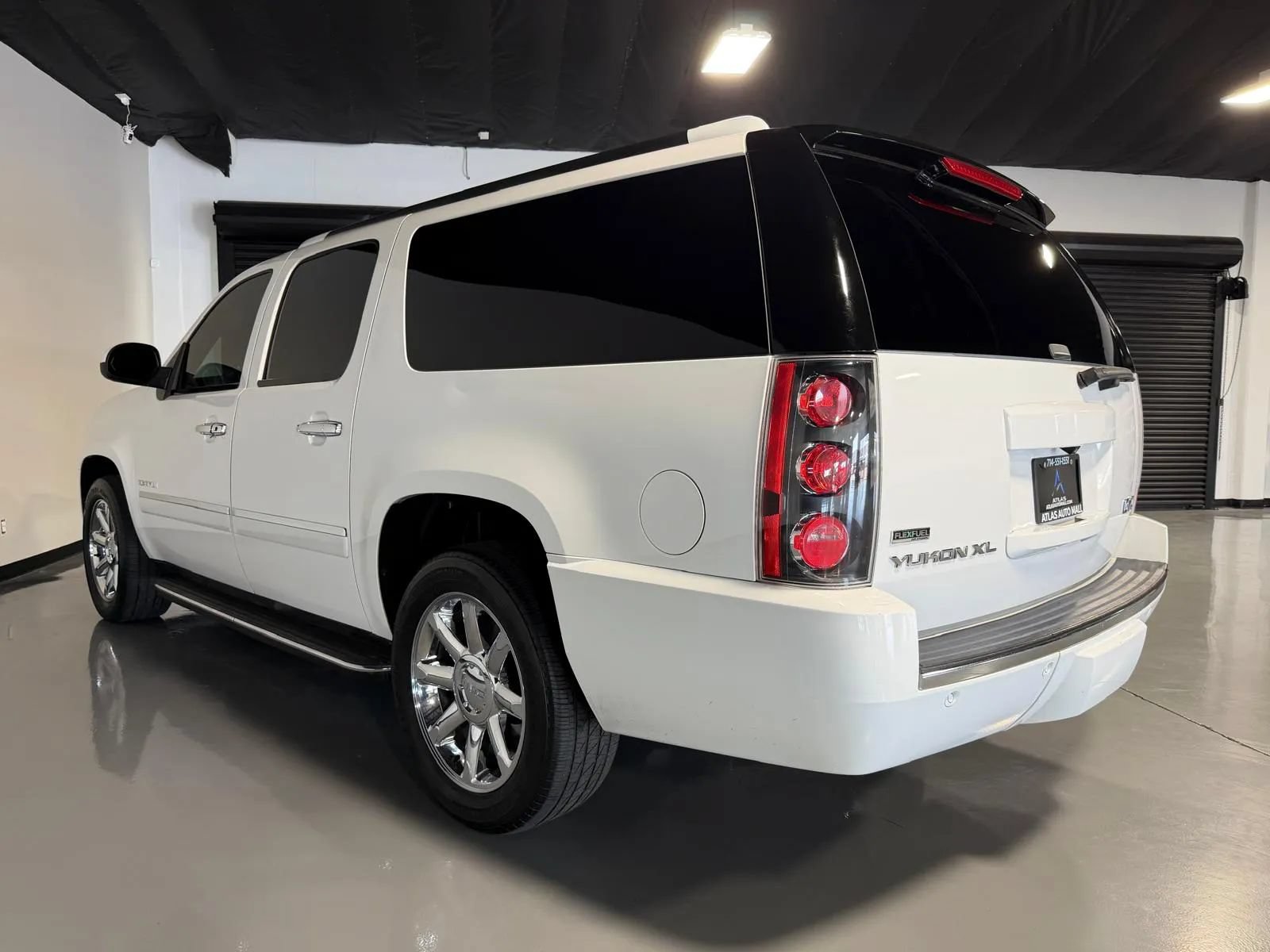 Used 2012 GMC Yukon XL Denali RWD image 6