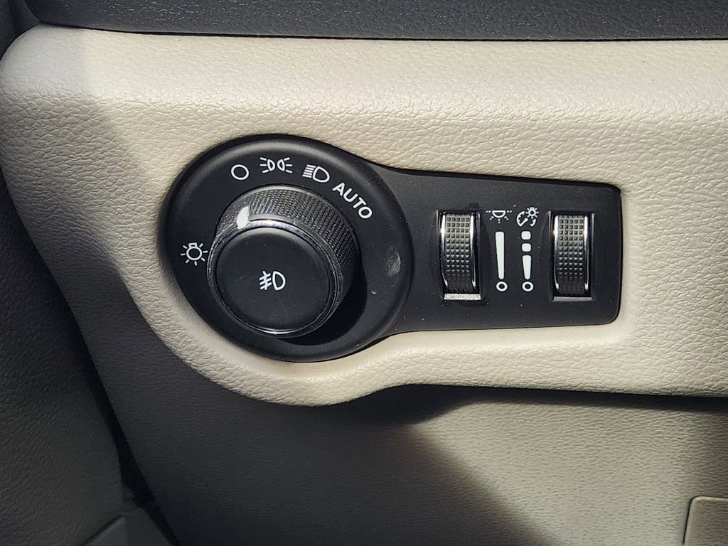 Used 2023 Chrysler Pacifica Limited image 23
