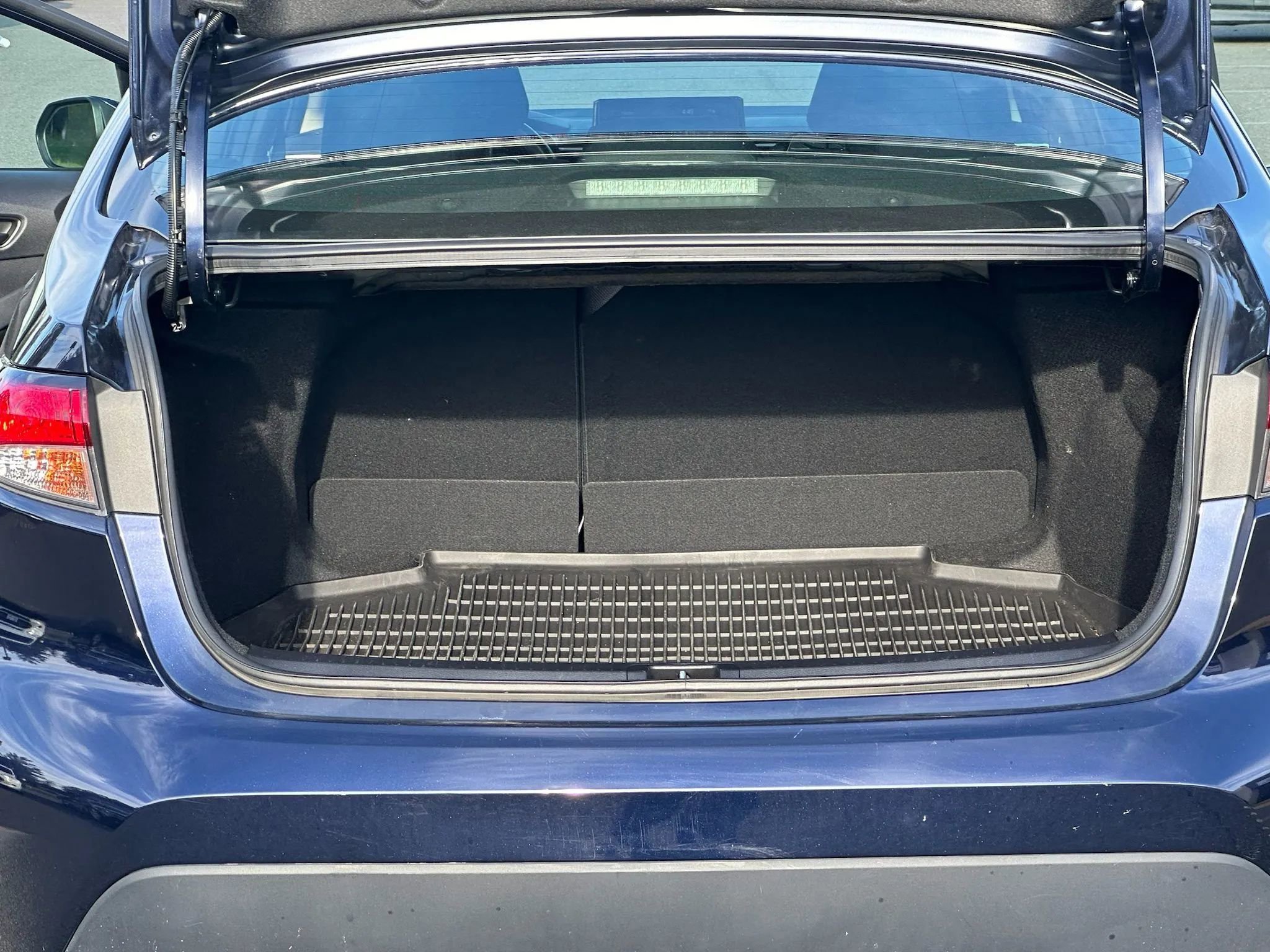 Used 2022 Toyota Corolla LE image 17