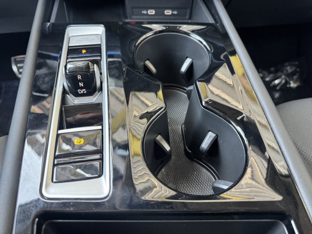 Used 2024 Volkswagen Atlas Peak Edition SE AWD/4WD image 23
