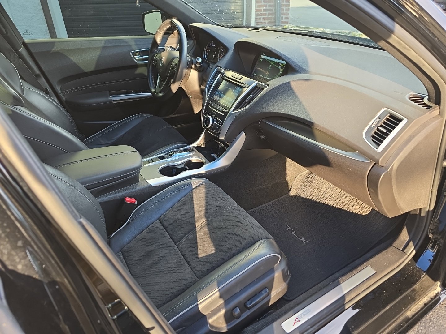 Used 2018 Acura TLX w/ Technology & A-SPEC Package FWD image 33
