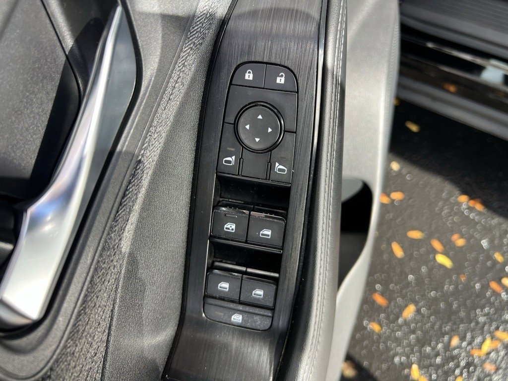 Used 2023 Nissan Rogue SV image 11