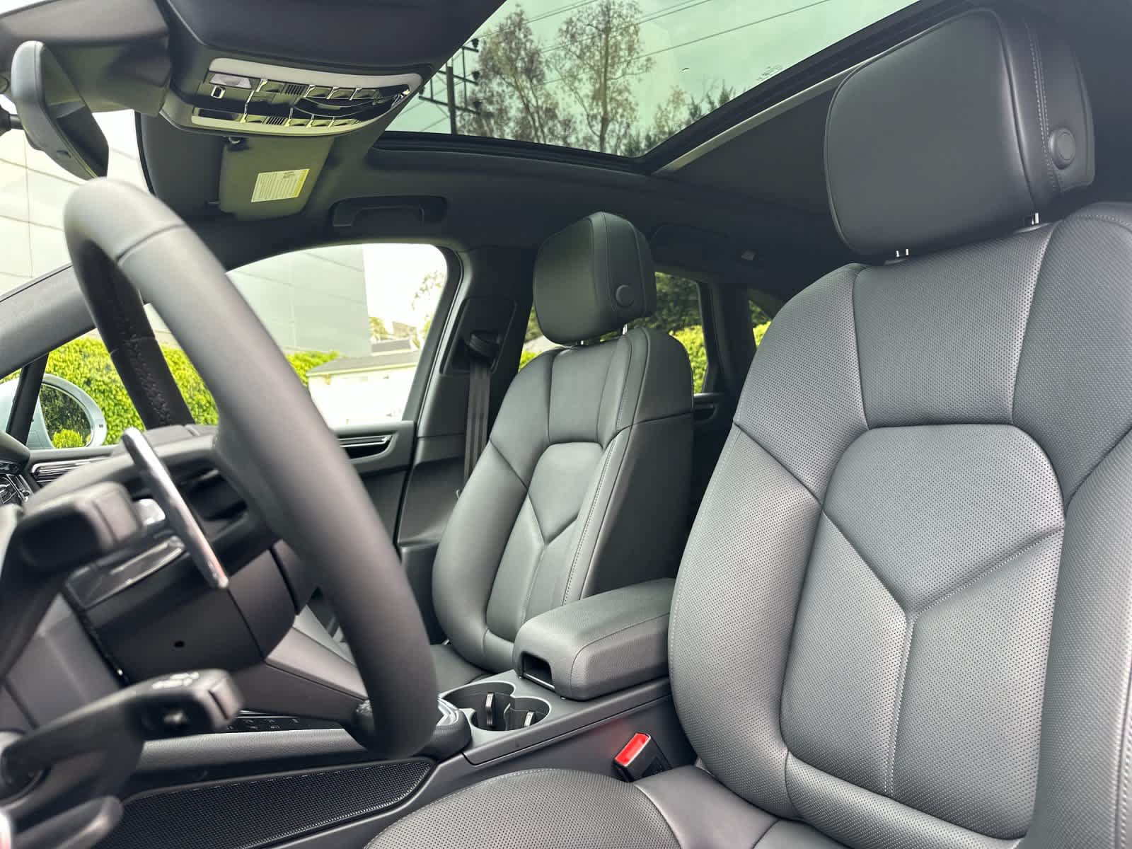 New 2026 Porsche Macan AWD/4WD image 5