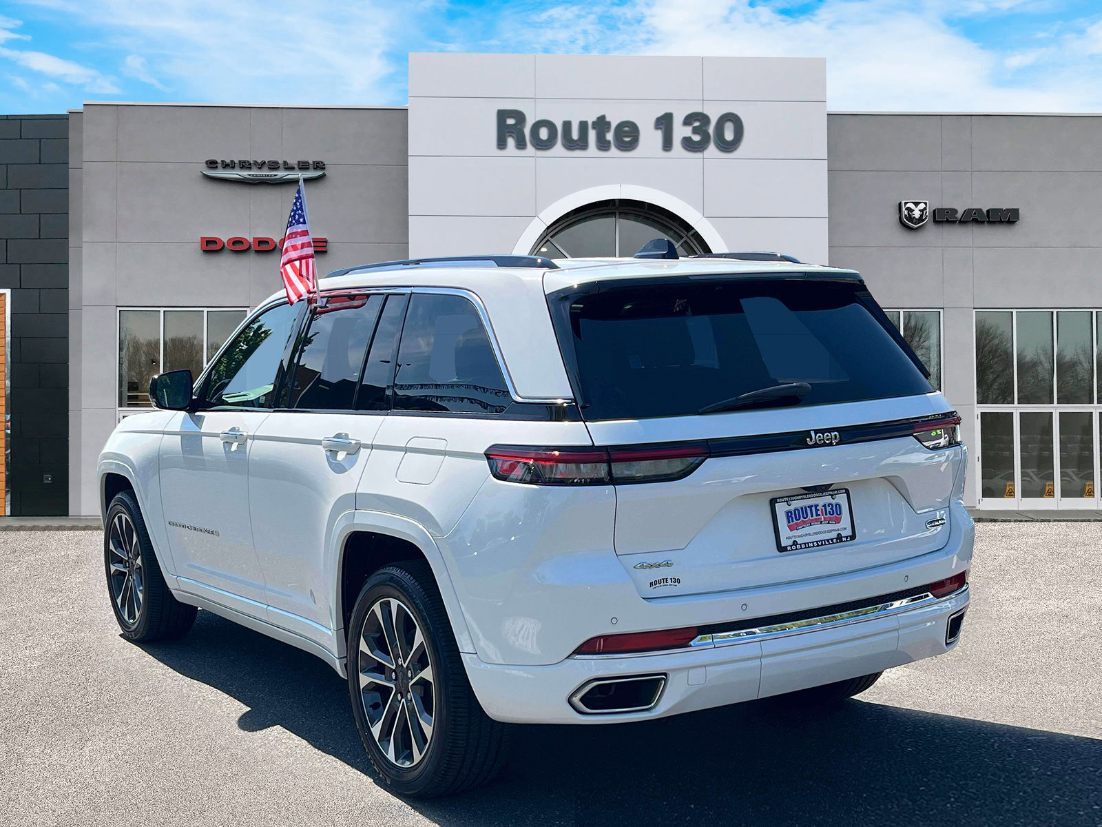 Used 2023 Jeep Grand Cherokee Overland w/ MOPAR Finishing Package AWD/4WD image 3