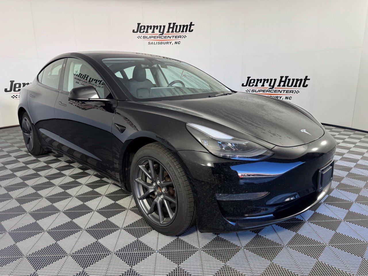 Used 2023 Tesla Model 3 Standard Range RWD image 5