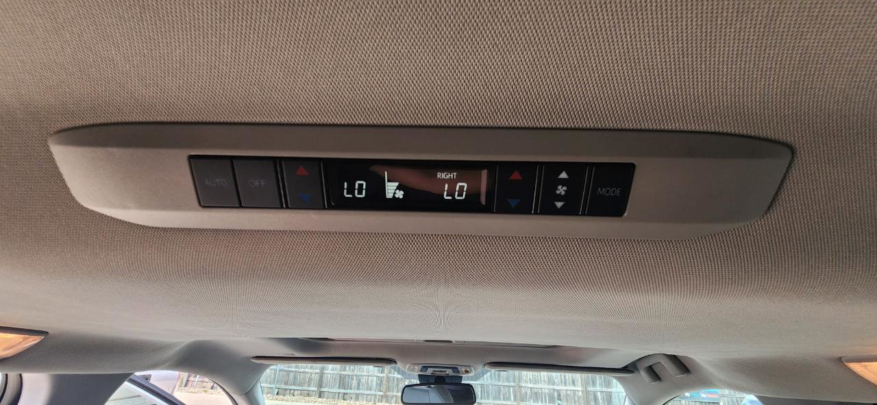 Used 2022 Toyota Sienna XLE image 19