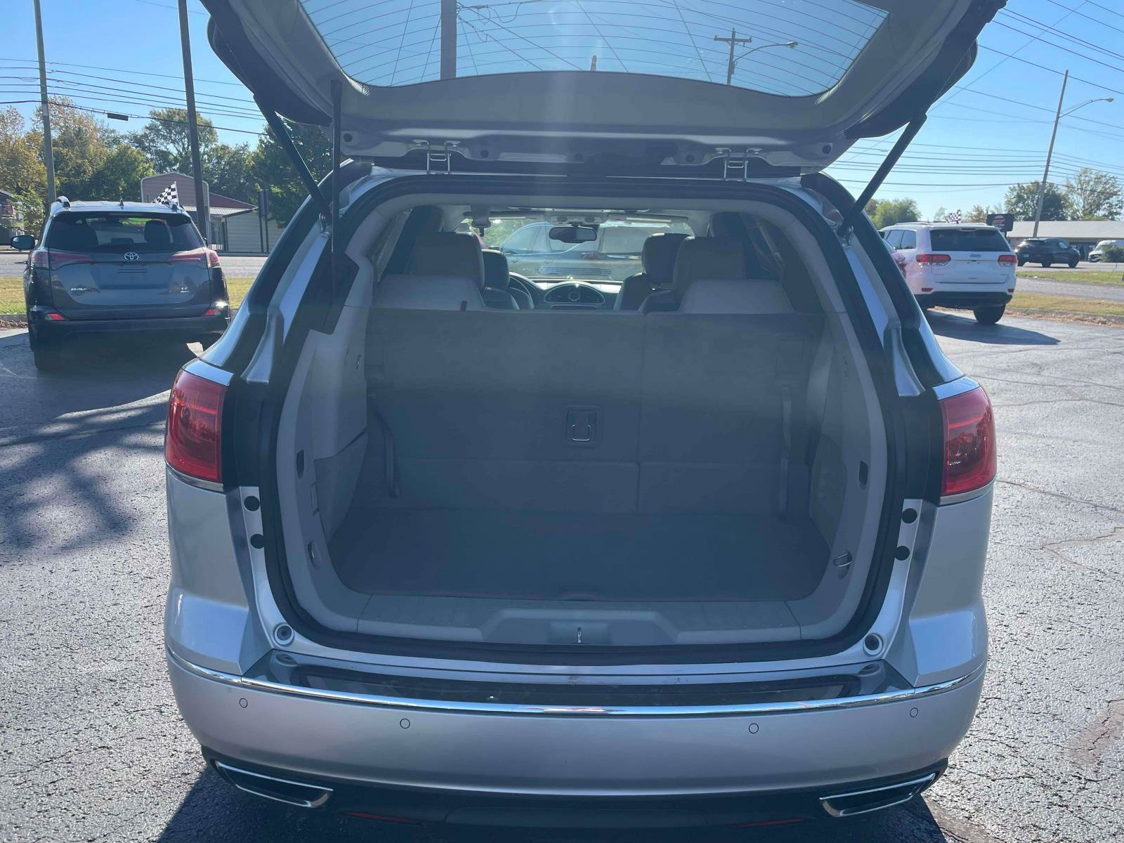Used 2016 Buick Enclave Premium w/ Experience Buick Package FWD image 7