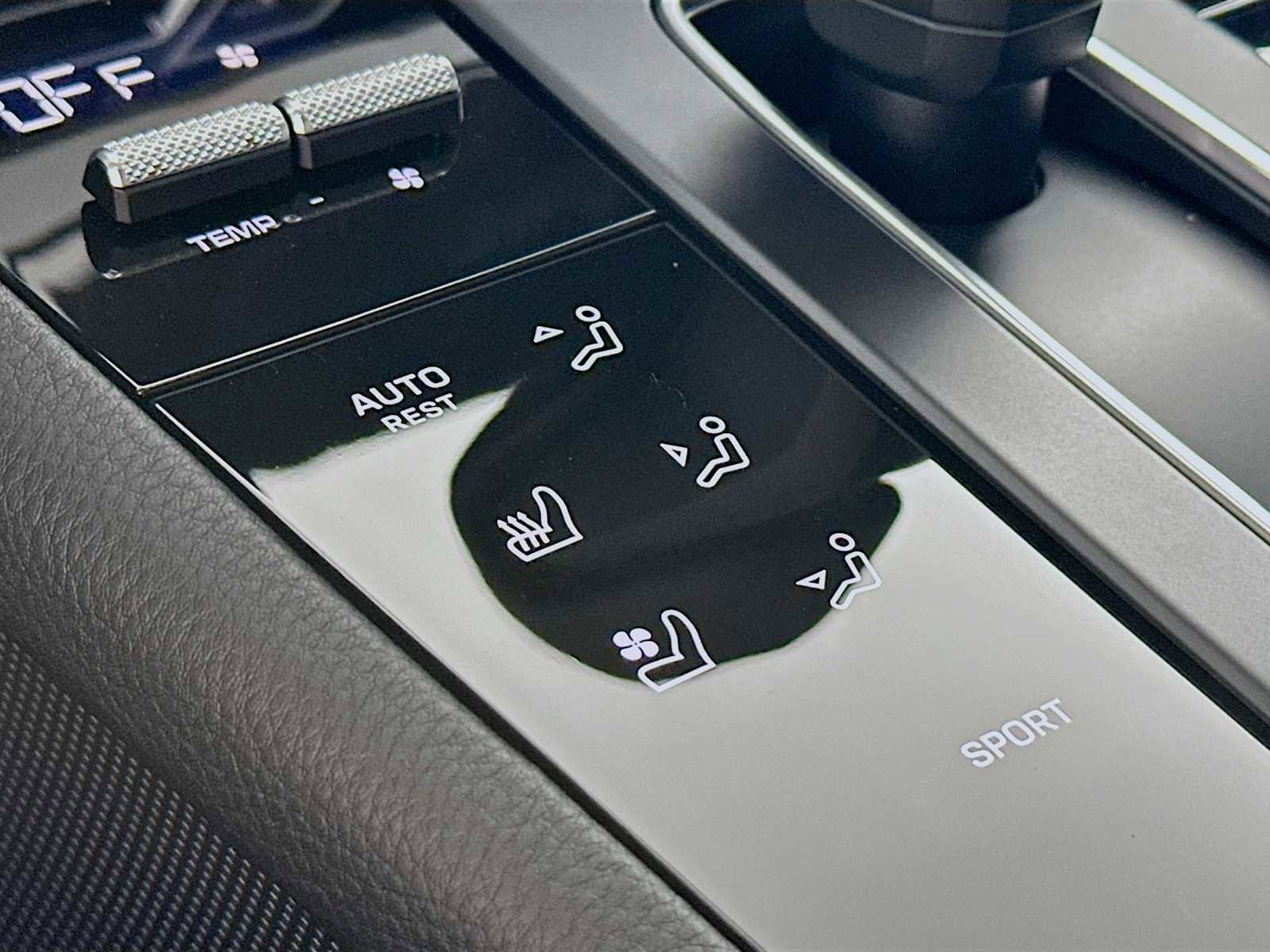 New 2025 Porsche Macan image 21