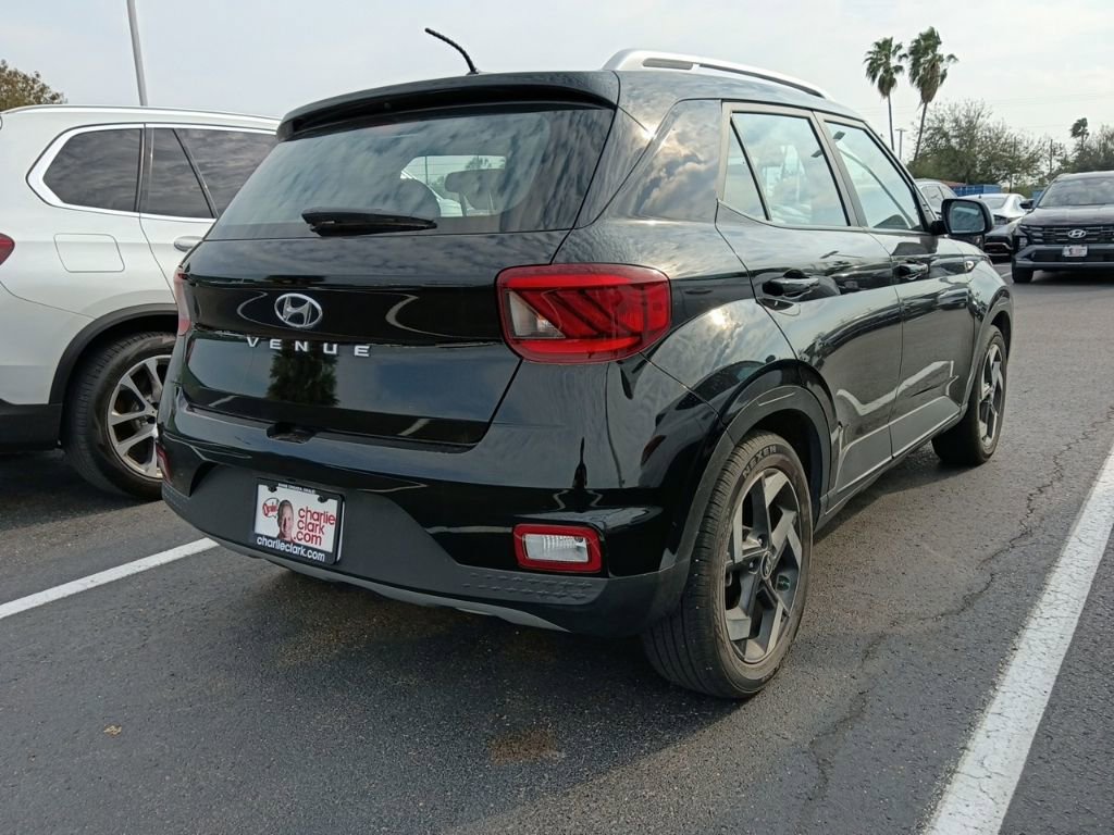 Used 2023 Hyundai Venue SEL w/ Cargo Package image 3