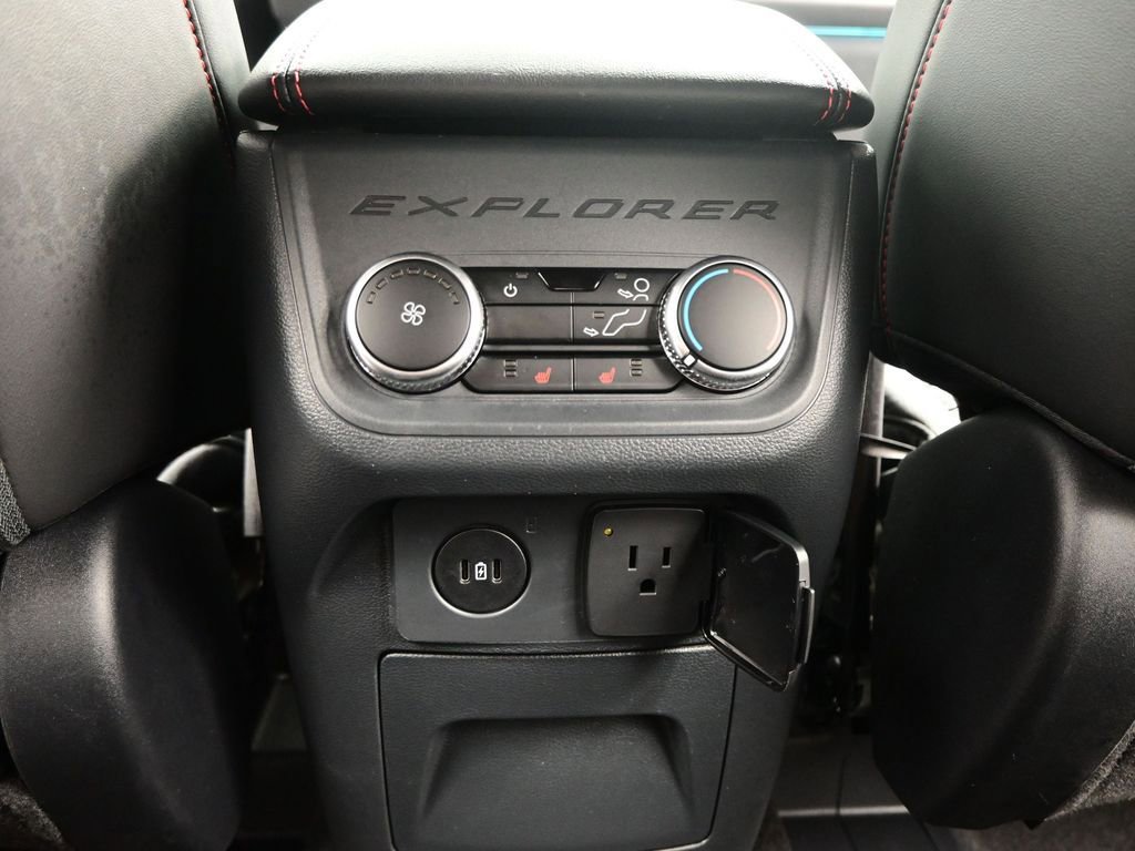 Used 2025 Ford Explorer ST-Line w/ Premium Package image 28