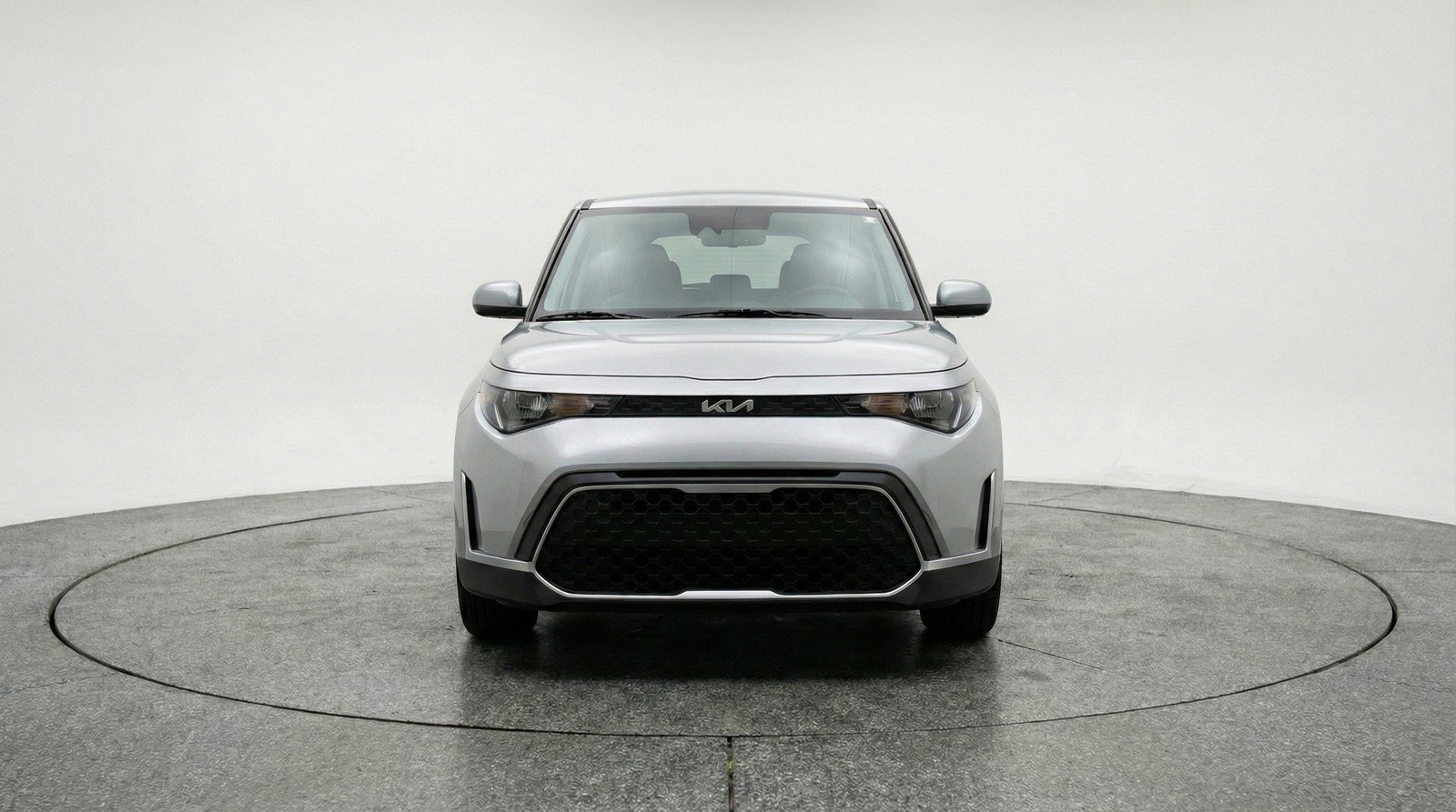 Used 2025 Kia Soul LX w/ LX Technology Package FWD image 2