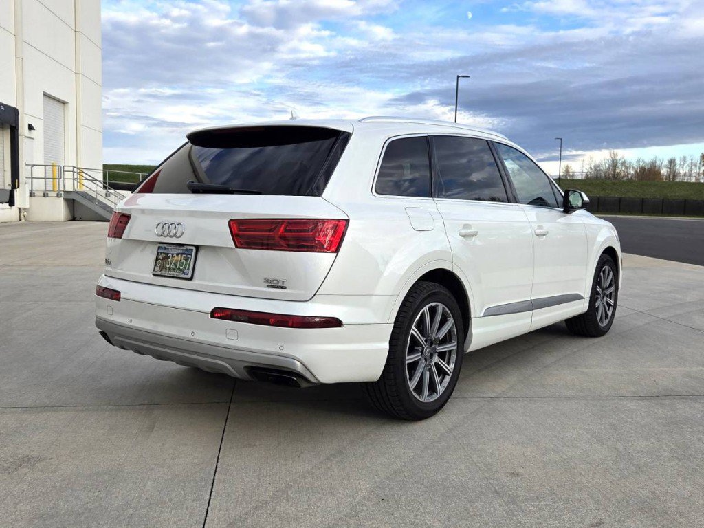 Used 2017 Audi Q7 3.0T Prestige AWD/4WD image 5