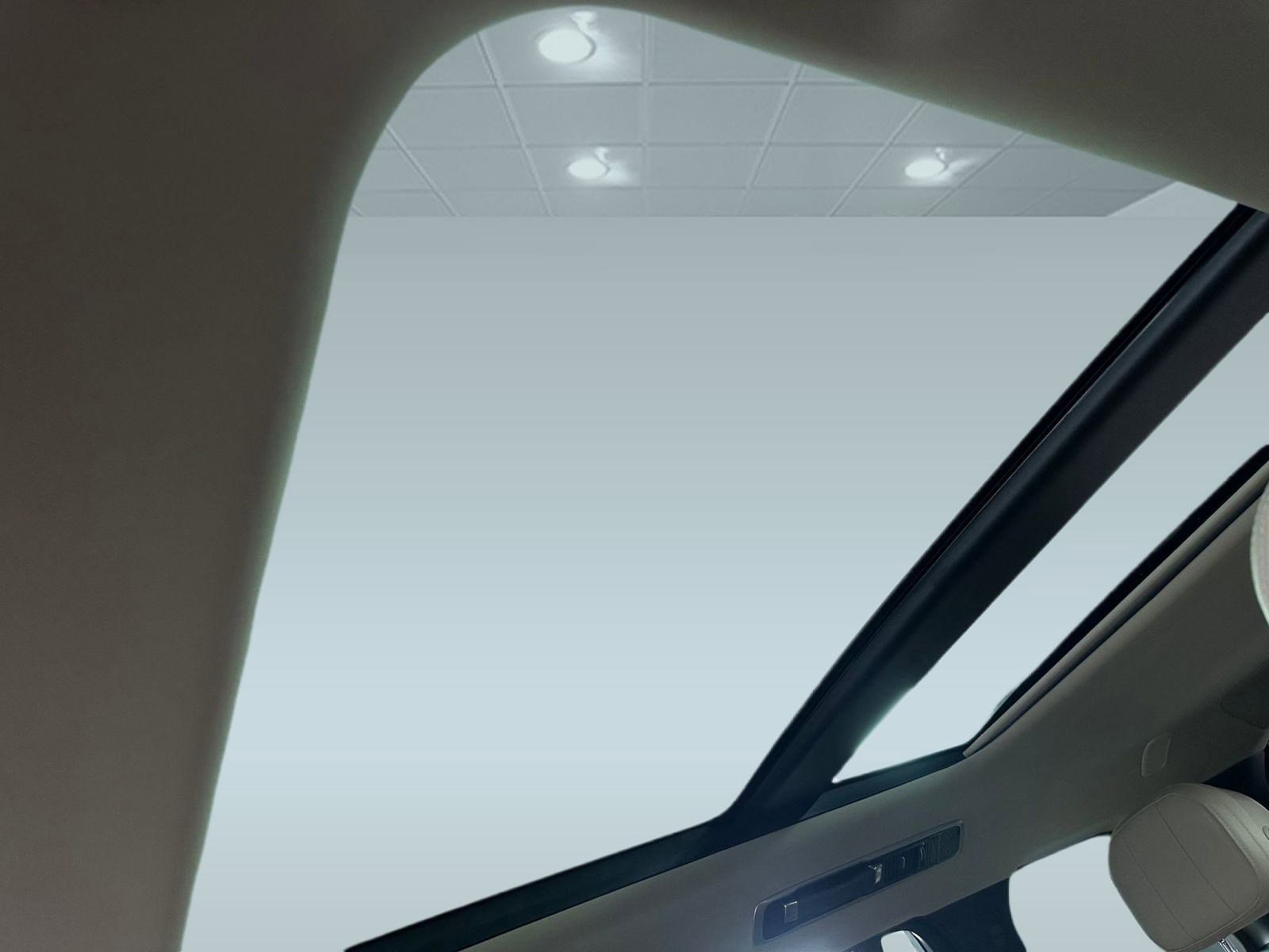 Certified 2024 Land Rover Range Rover SE AWD/4WD image 13