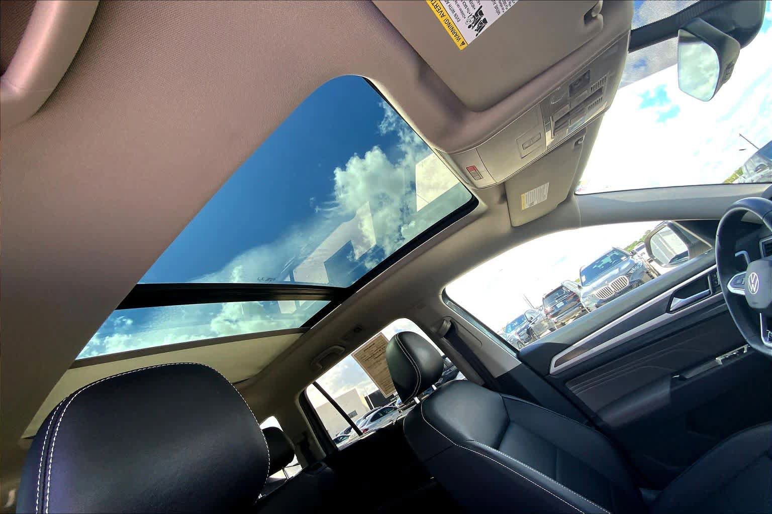 Used 2021 Volkswagen Atlas SE w/ Panoramic Sunroof Package image 13