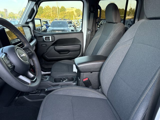 Used 2024 Jeep Wrangler Unlimited image 5
