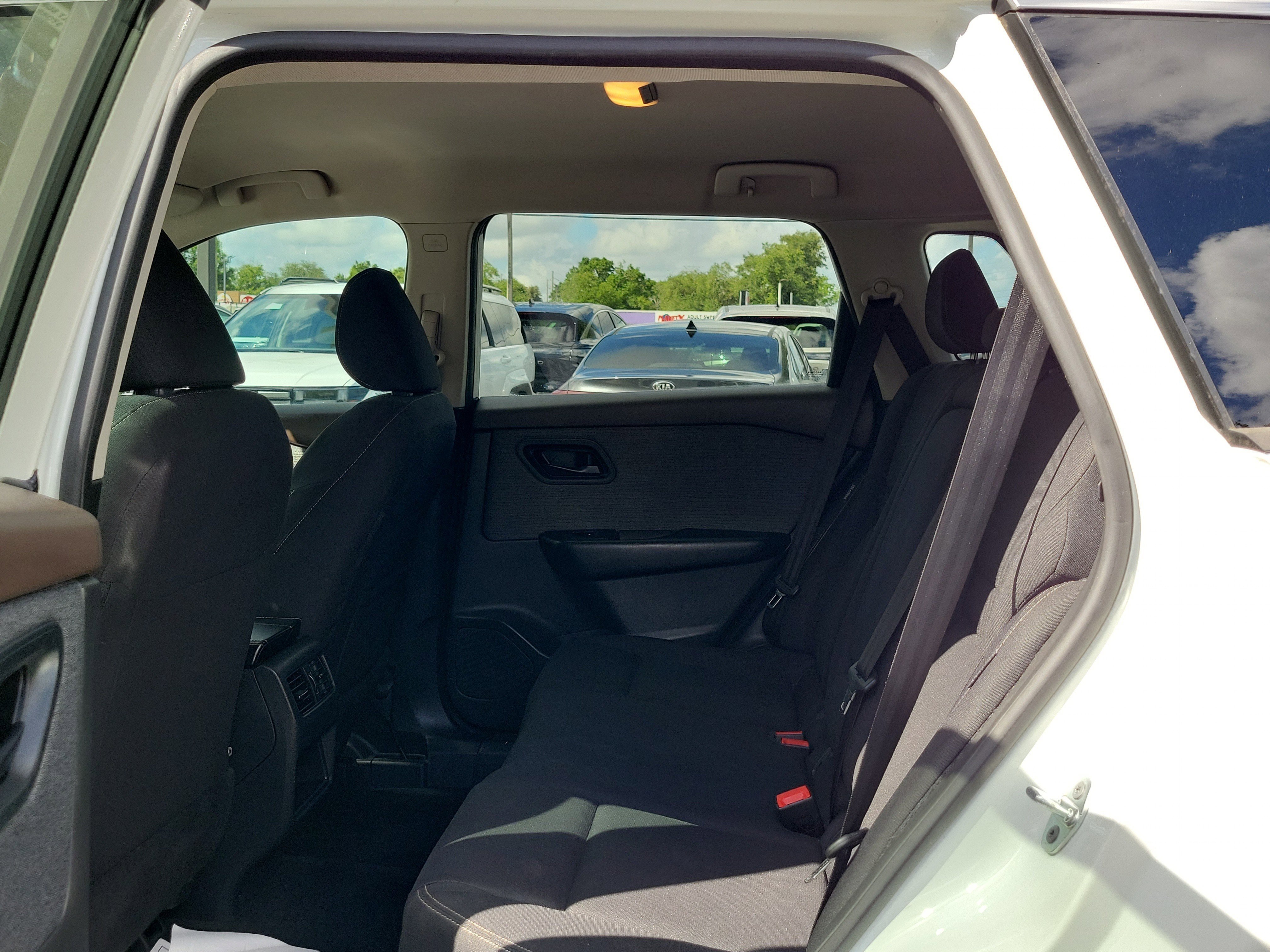 Used 2023 Nissan Rogue S AWD/4WD image 14