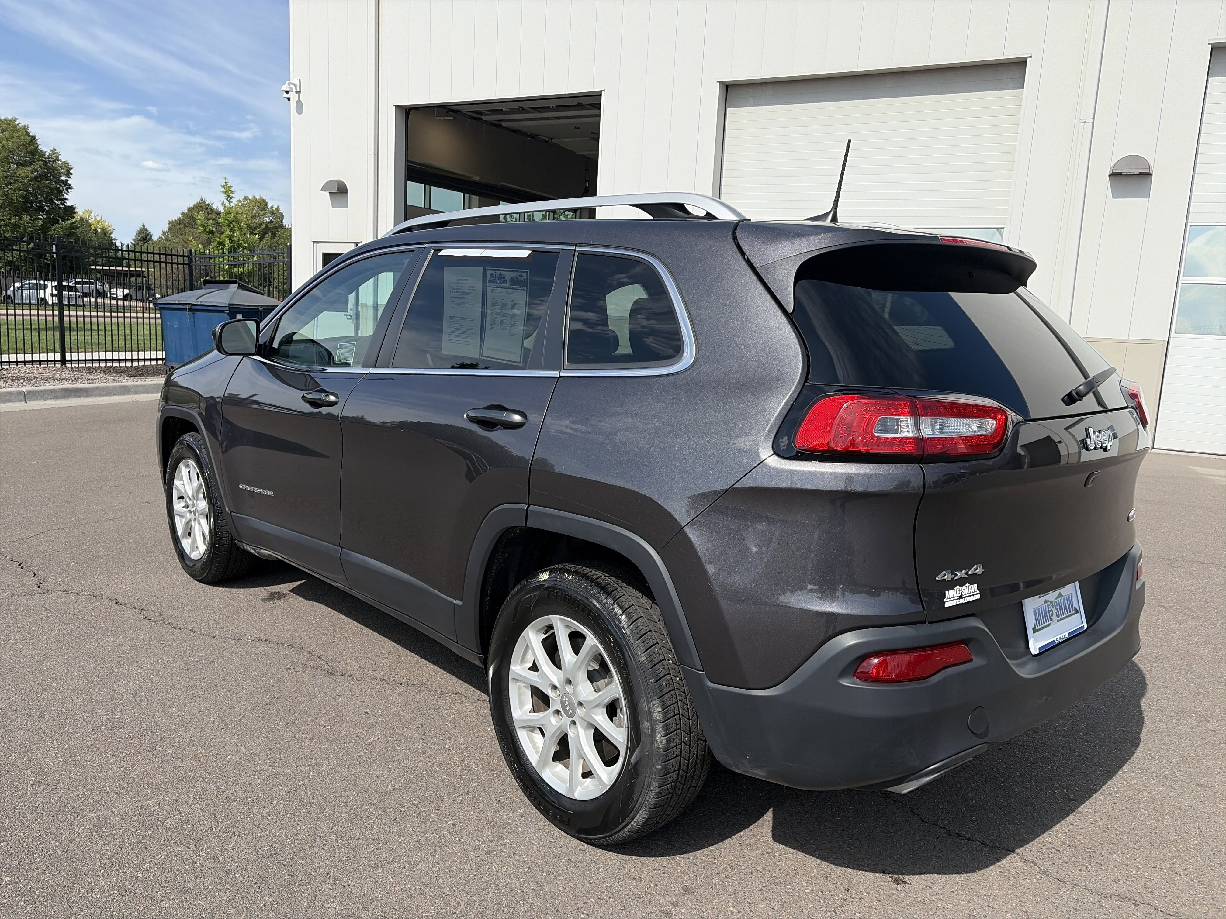 Used 2017 Jeep Cherokee Latitude AWD/4WD image 7