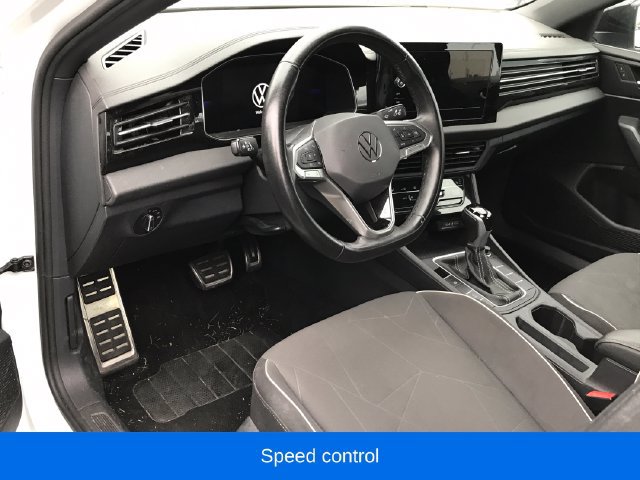 Used 2025 Volkswagen Jetta Sport FWD image 4