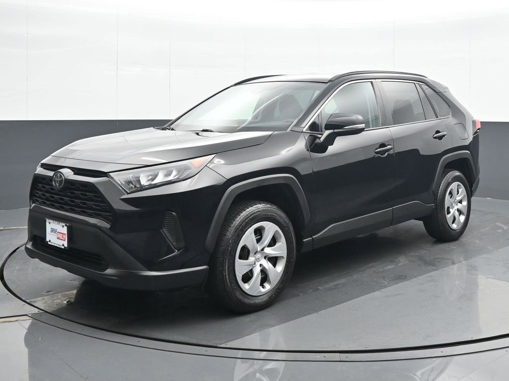 Used 2019 Toyota RAV4 LE image 2