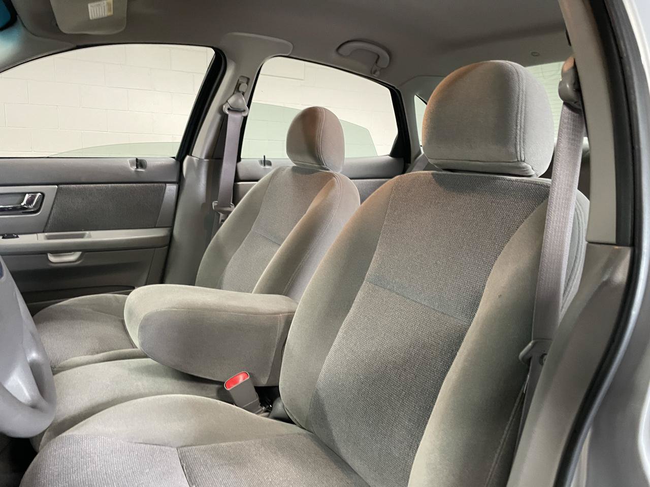 Used 2002 Ford Taurus SE FWD image 25