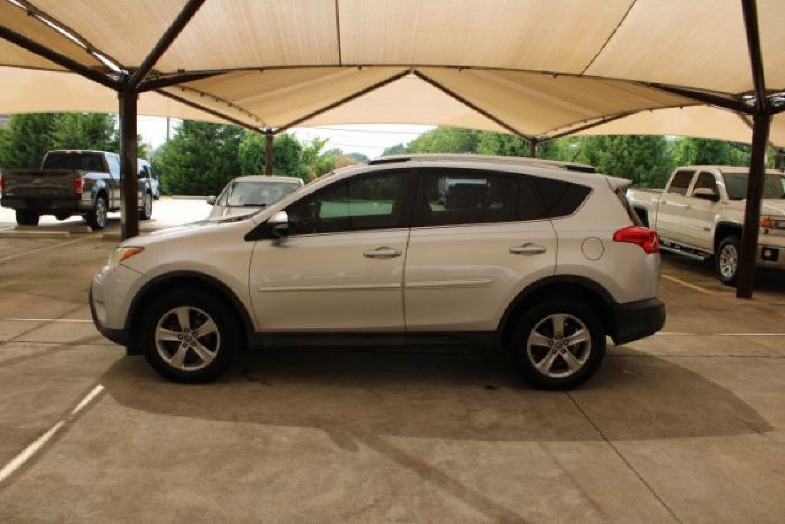 Used 2015 Toyota RAV4 XLE image 4