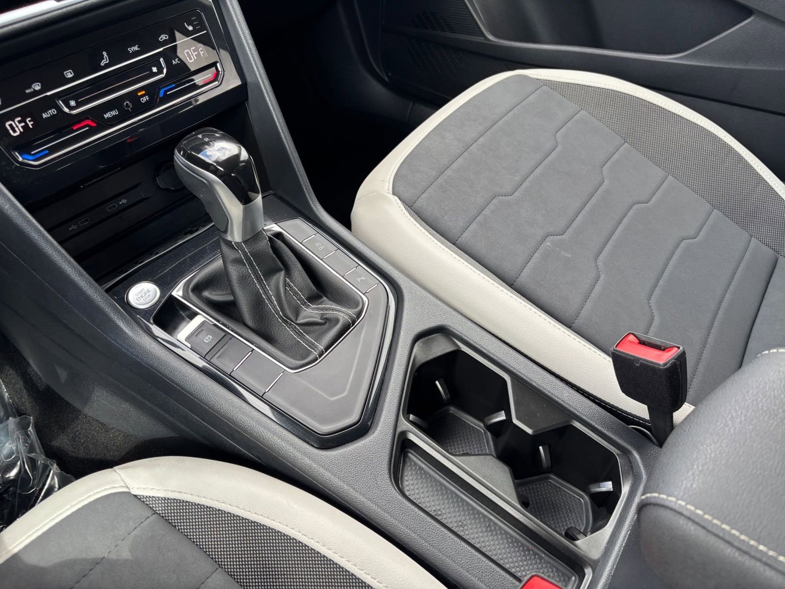 Used 2025 Volkswagen Taos SE FWD image 42