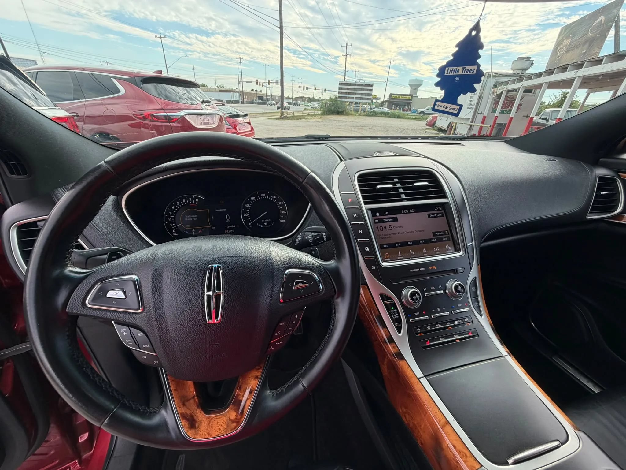 Used 2017 Lincoln MKX Select w/ Select Plus Package FWD image 9