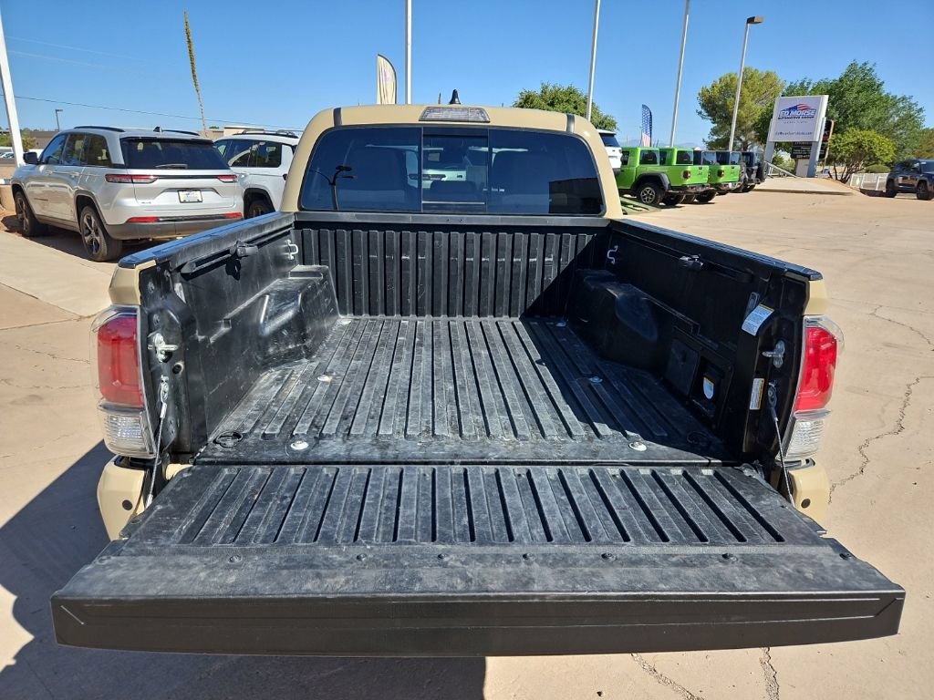 Used 2020 Toyota Tacoma TRD Off-Road w/ Technology Package AWD/4WD image 15