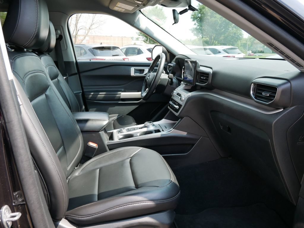 Used 2024 Ford Explorer XLT w/ Equipment Group 202A AWD/4WD image 14
