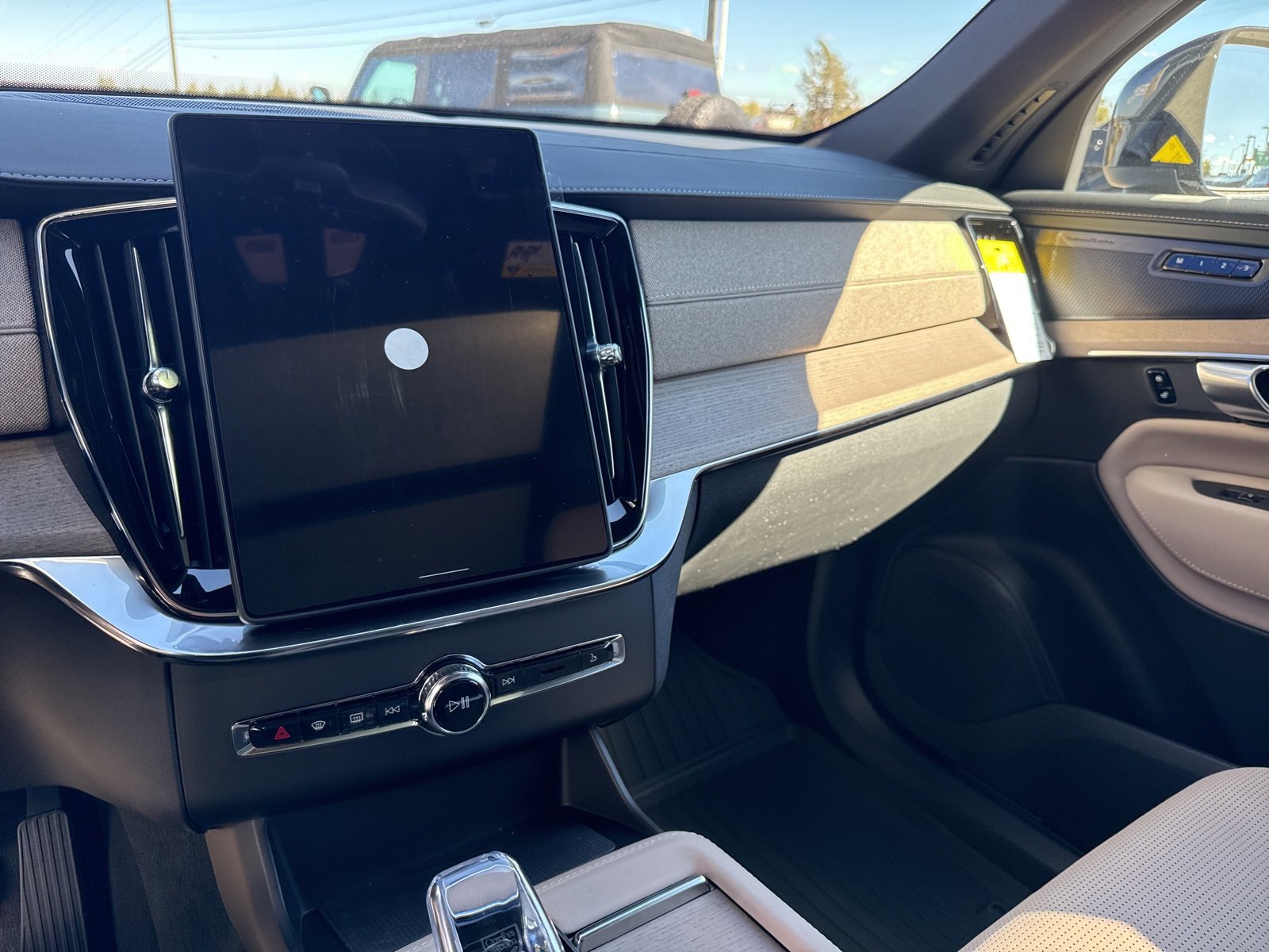 New 2026 Volvo XC90 B6 Ultra w/ Protection Package Premier image 23