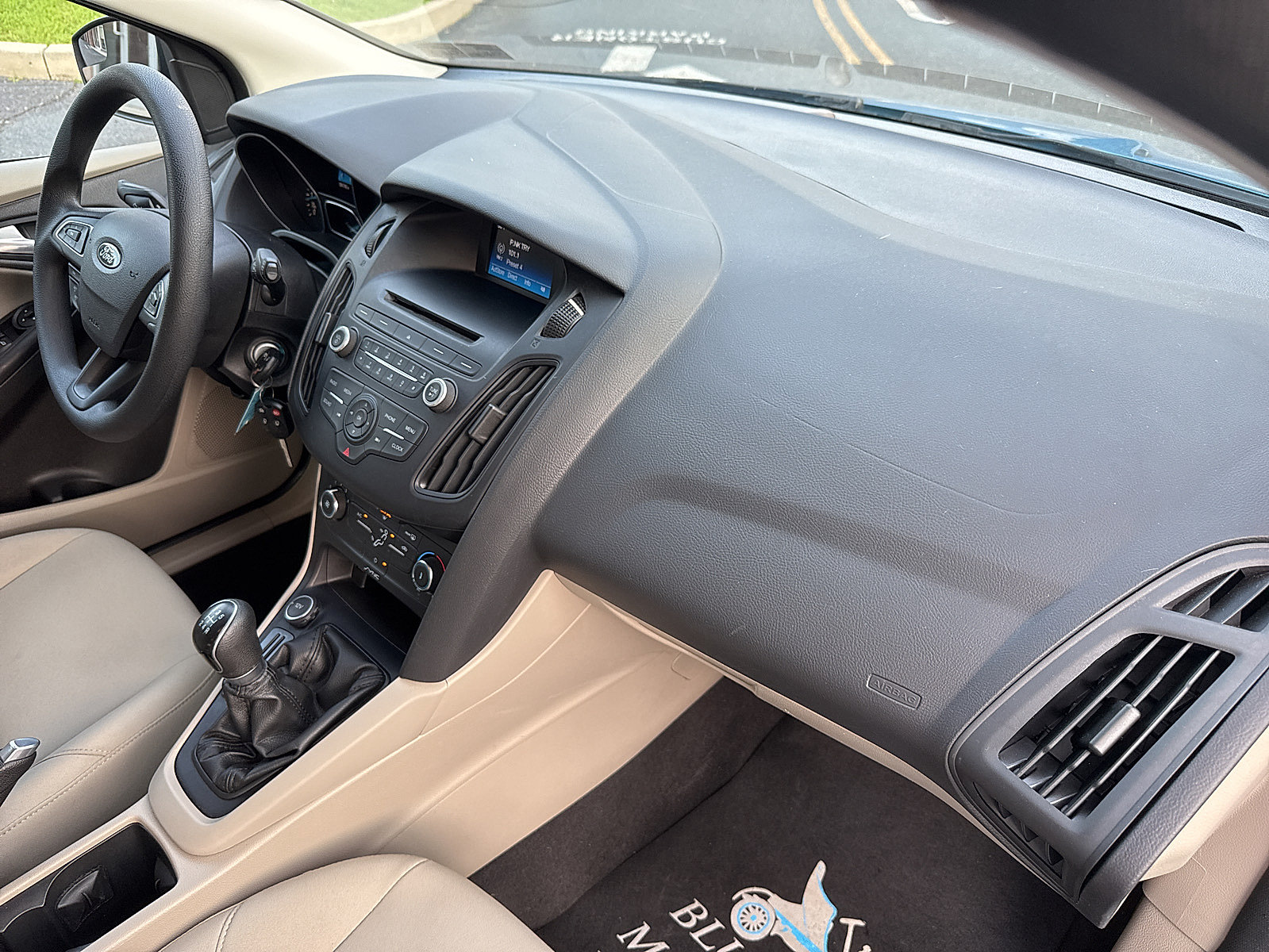 Used 2016 Ford Focus SE w/ SE Power Seat Package FWD image 33
