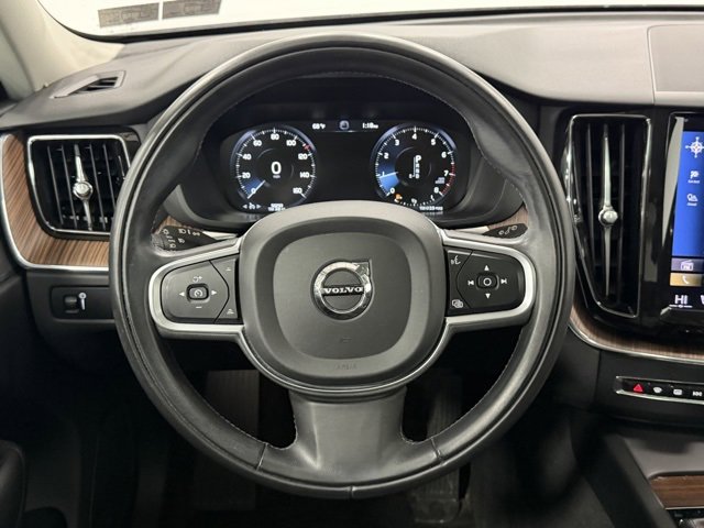 Used 2021 Volvo XC60 T6 Momentum image 15