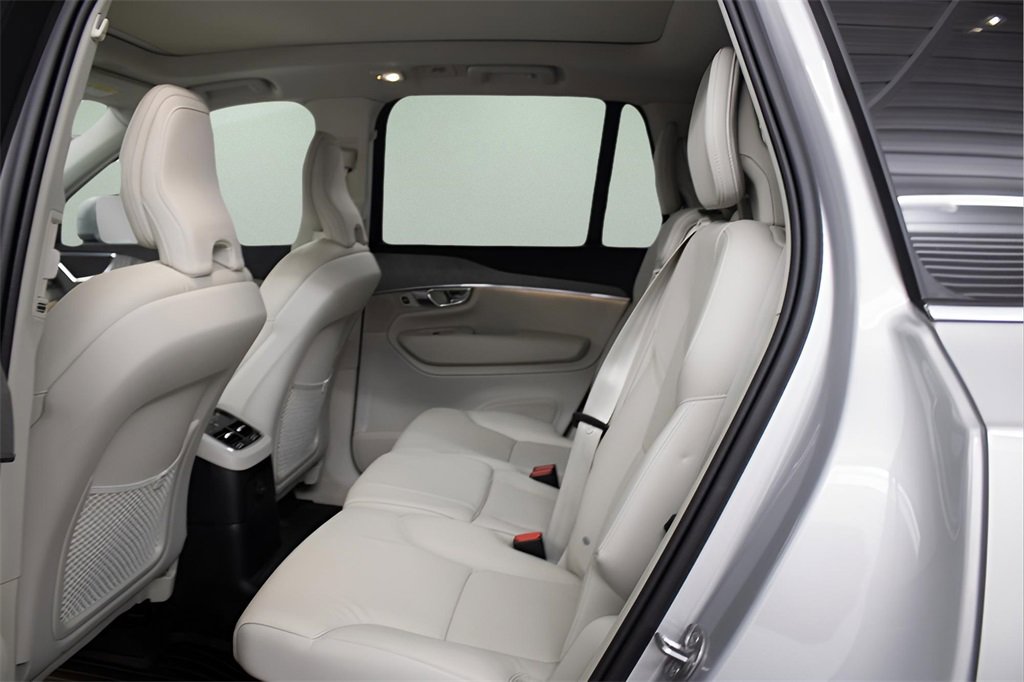 Certified 2025 Volvo XC90 T8 Plus w/ Protection Package Premier image 30