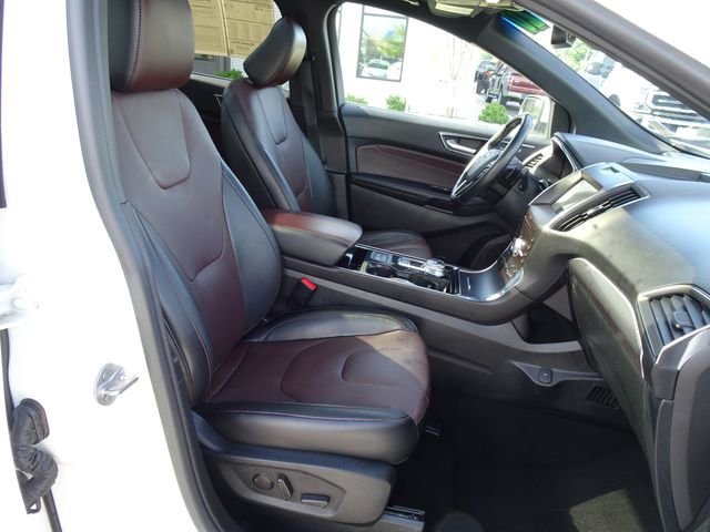 Used 2020 Ford Edge Titanium w/ Equipment Group 301A AWD/4WD image 16