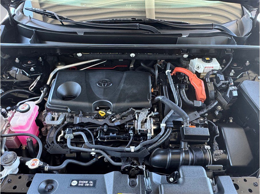 Used 2019 Toyota RAV4 LE w/ Carpet Mat Package AWD/4WD image 8