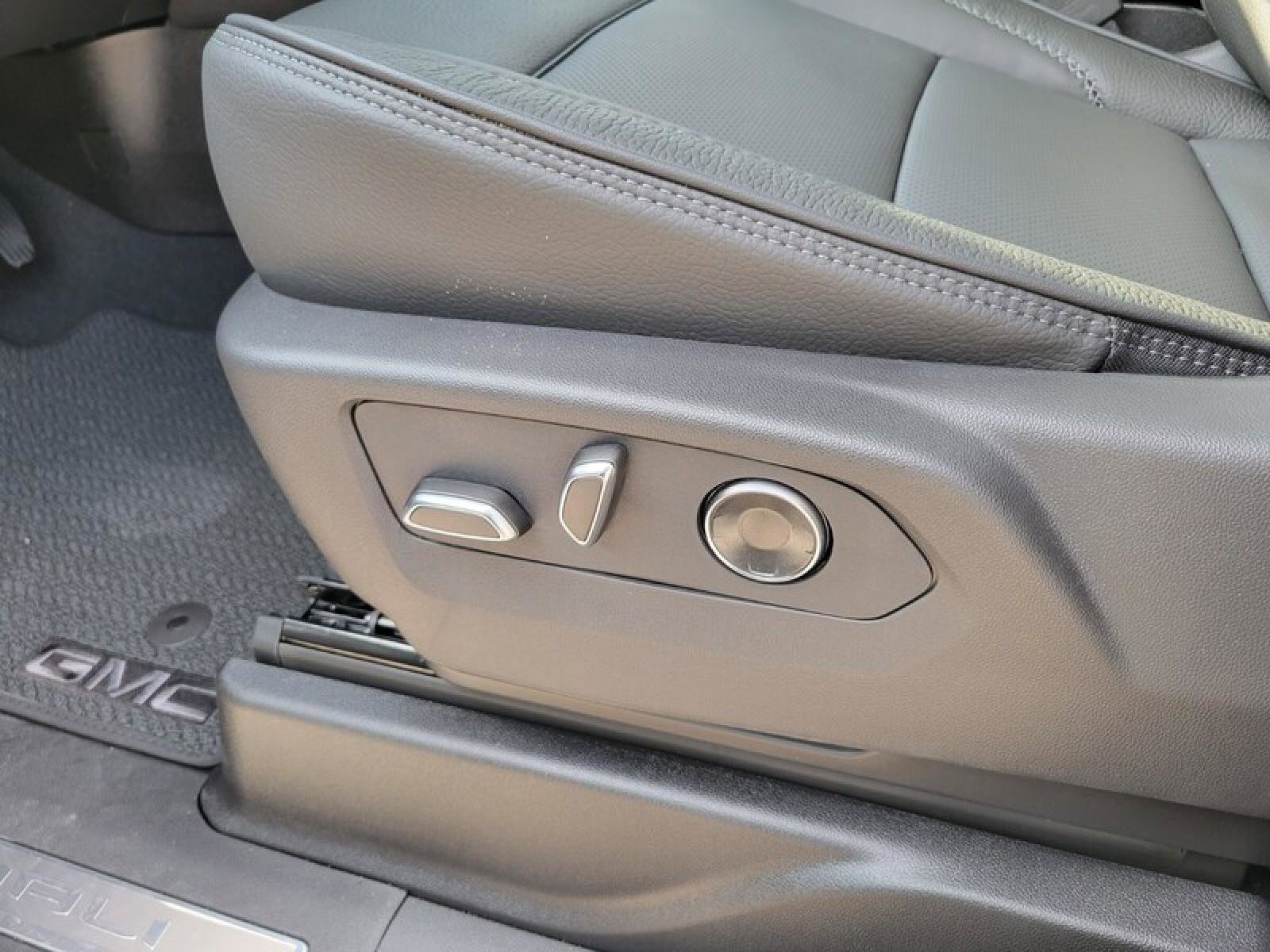 New 2026 GMC Yukon XL Denali image 25