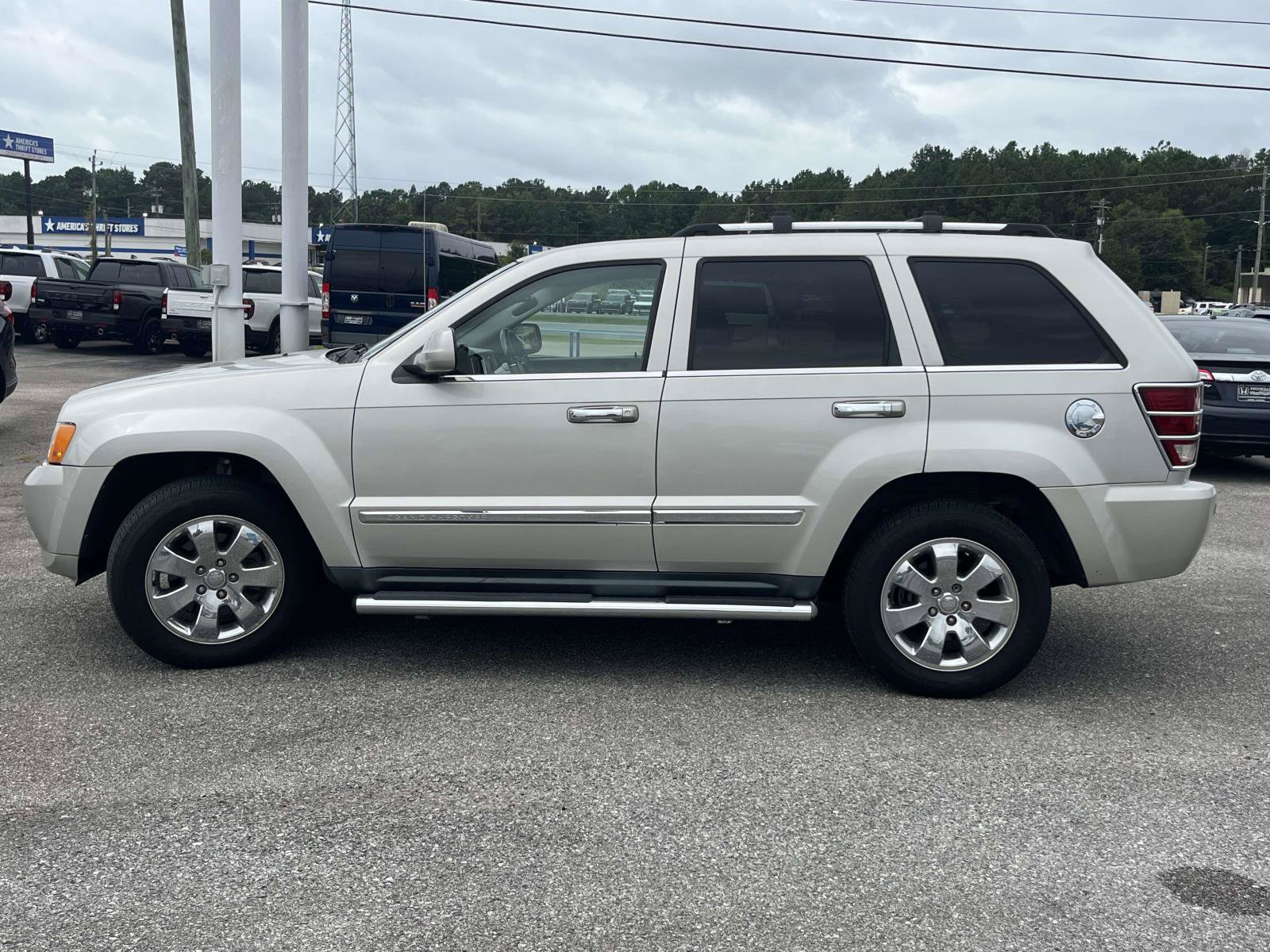 Used 2010 Jeep Grand Cherokee Limited w/ Mopar Chrome Edition Group RWD image 6
