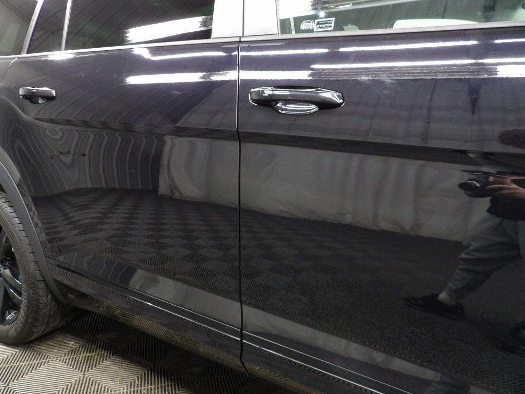 Used 2023 Volkswagen Atlas SEL R-Line AWD/4WD image 34