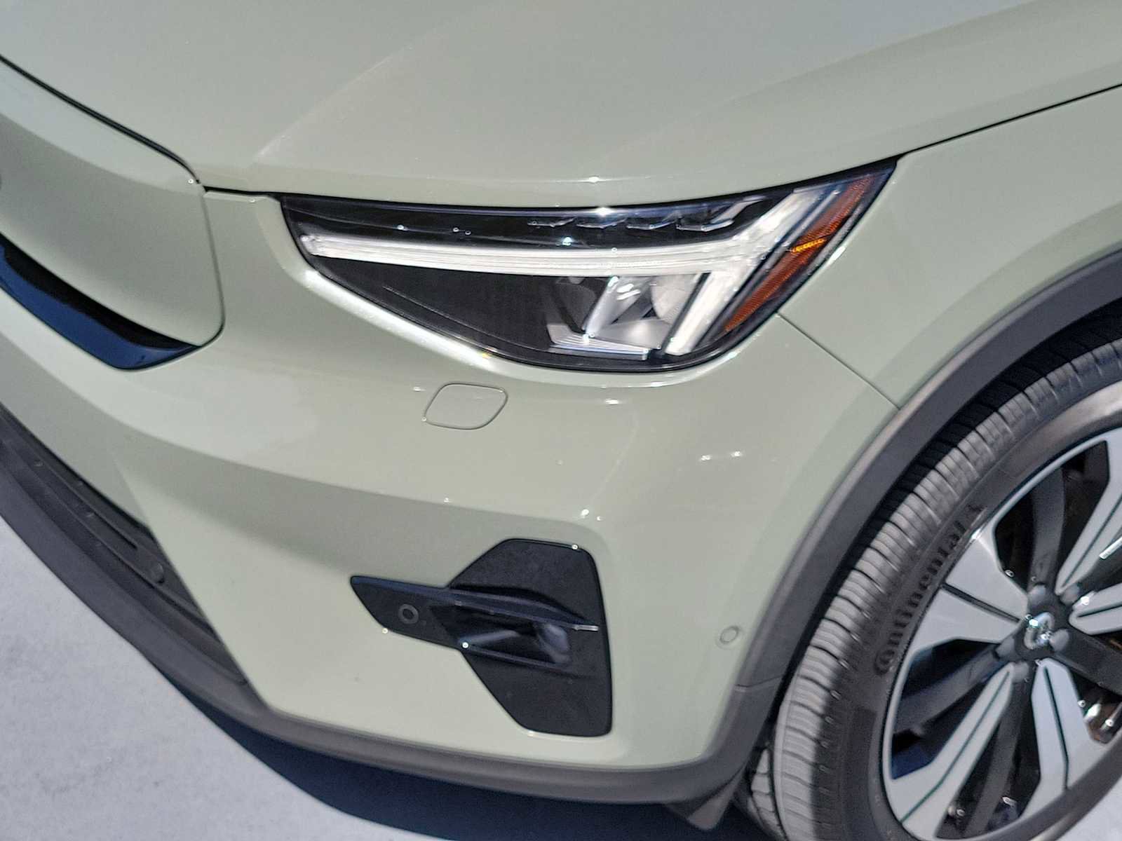 Used 2023 Volvo XC40 Recharge Plus AWD/4WD image 10