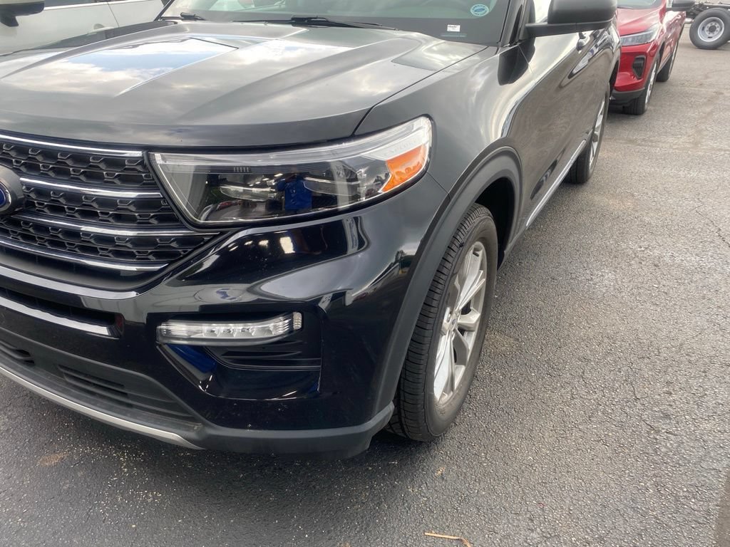 Used 2023 Ford Explorer XLT w/ Equipment Group 202A AWD/4WD image 2