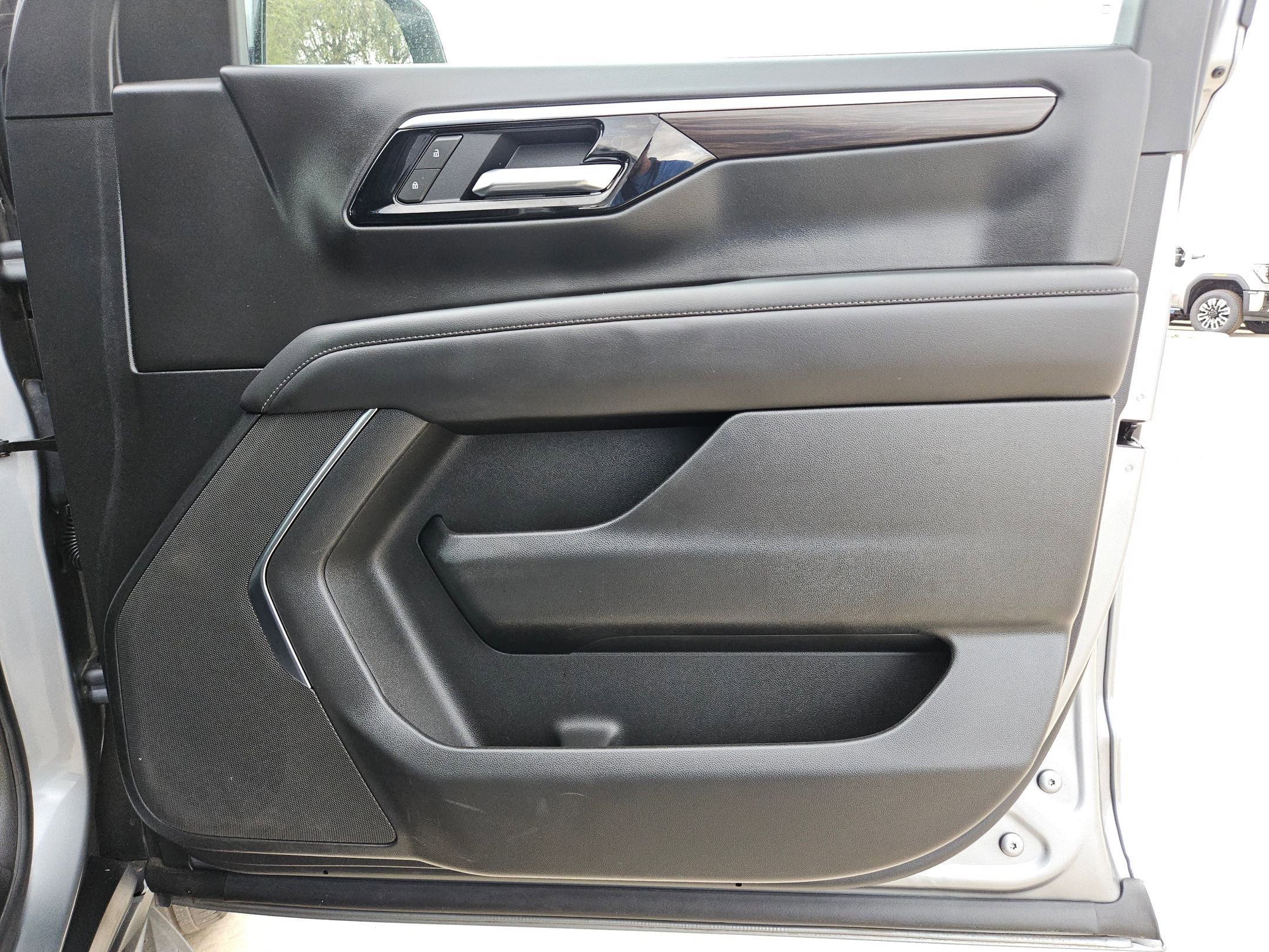 Certified 2025 Chevrolet Suburban LT AWD/4WD image 29