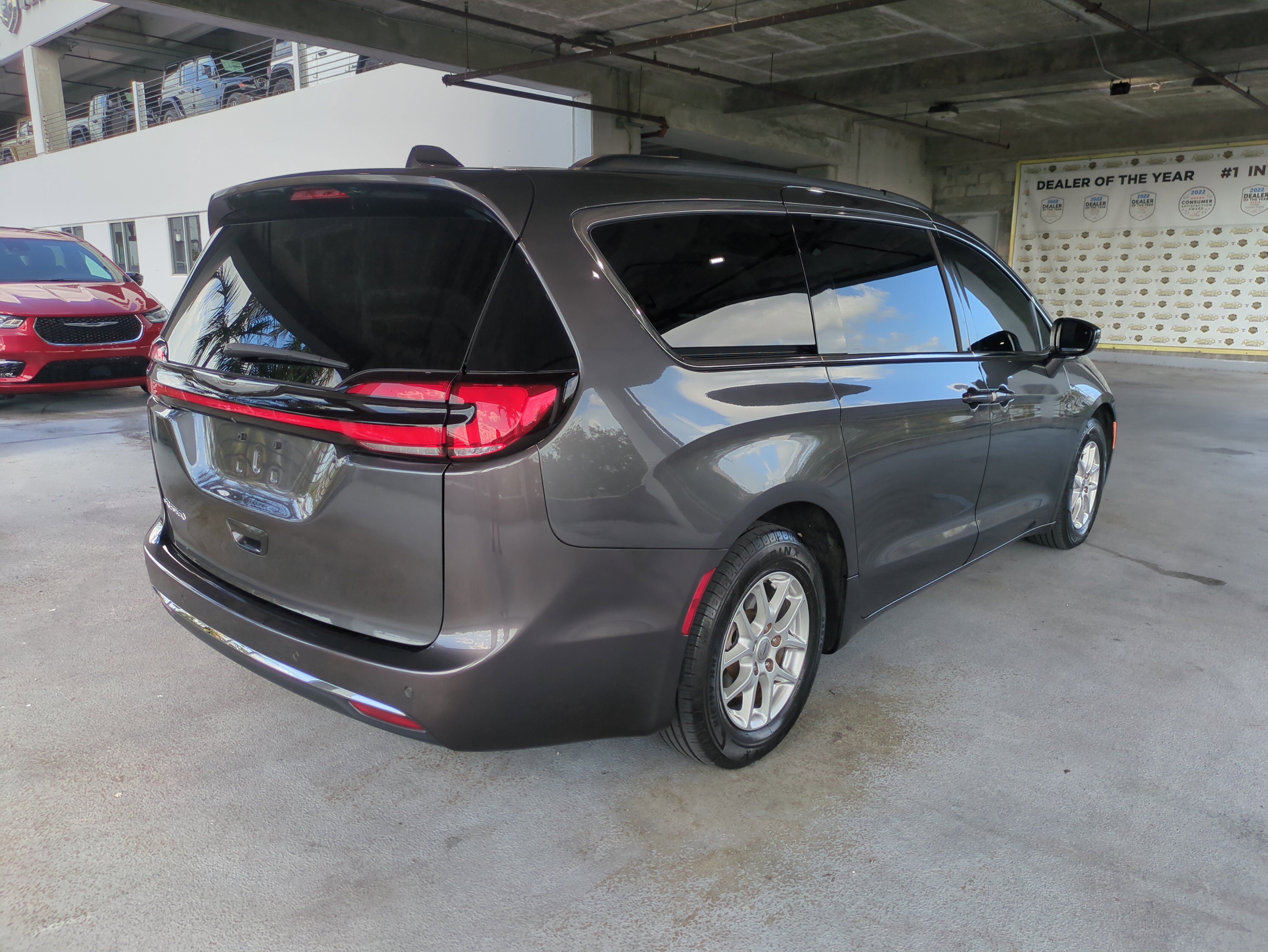 Certified 2022 Chrysler Pacifica Touring-L image 5