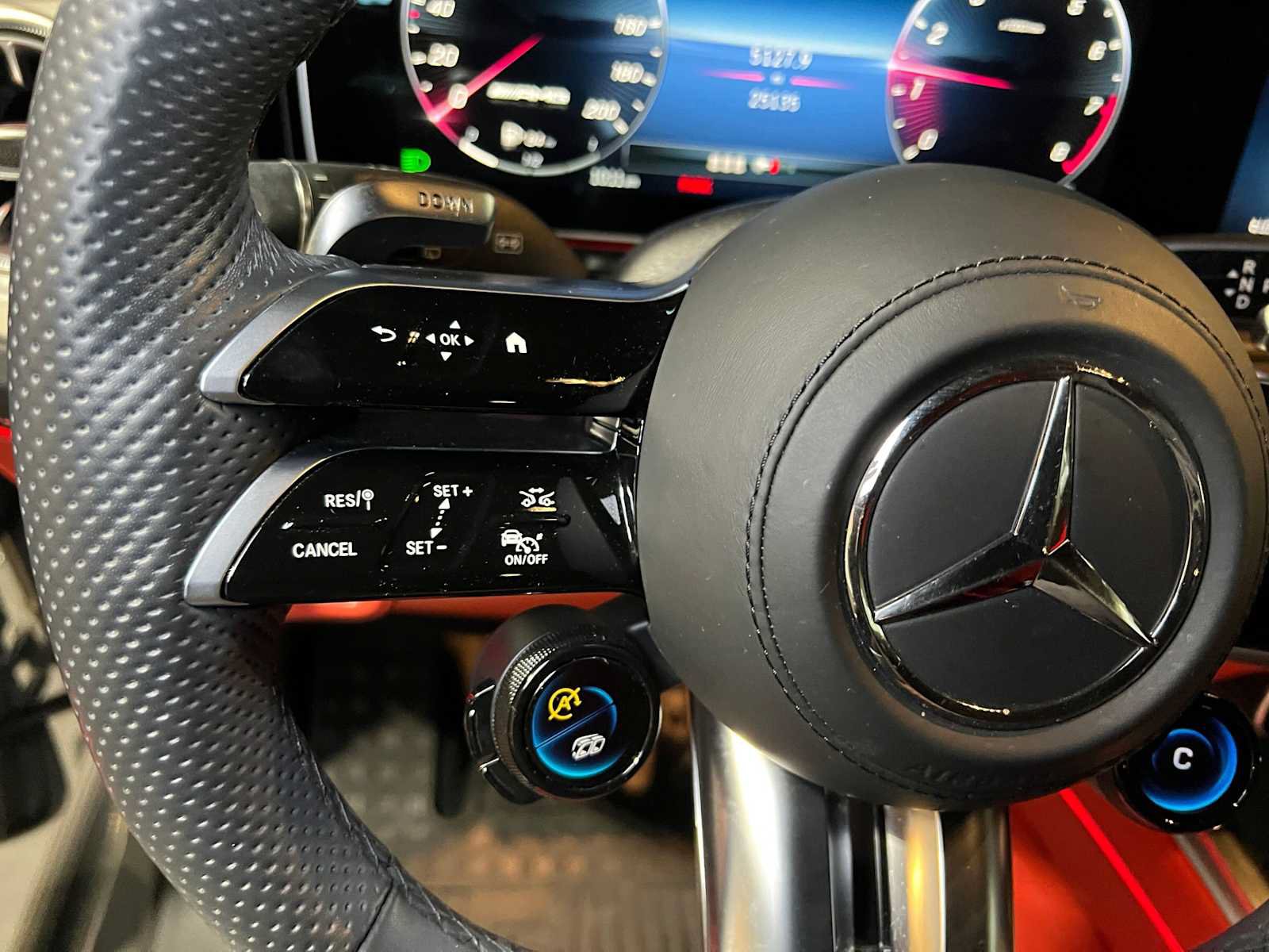 Used 2025 Mercedes-Benz G 63 AMG 4MATIC image 32