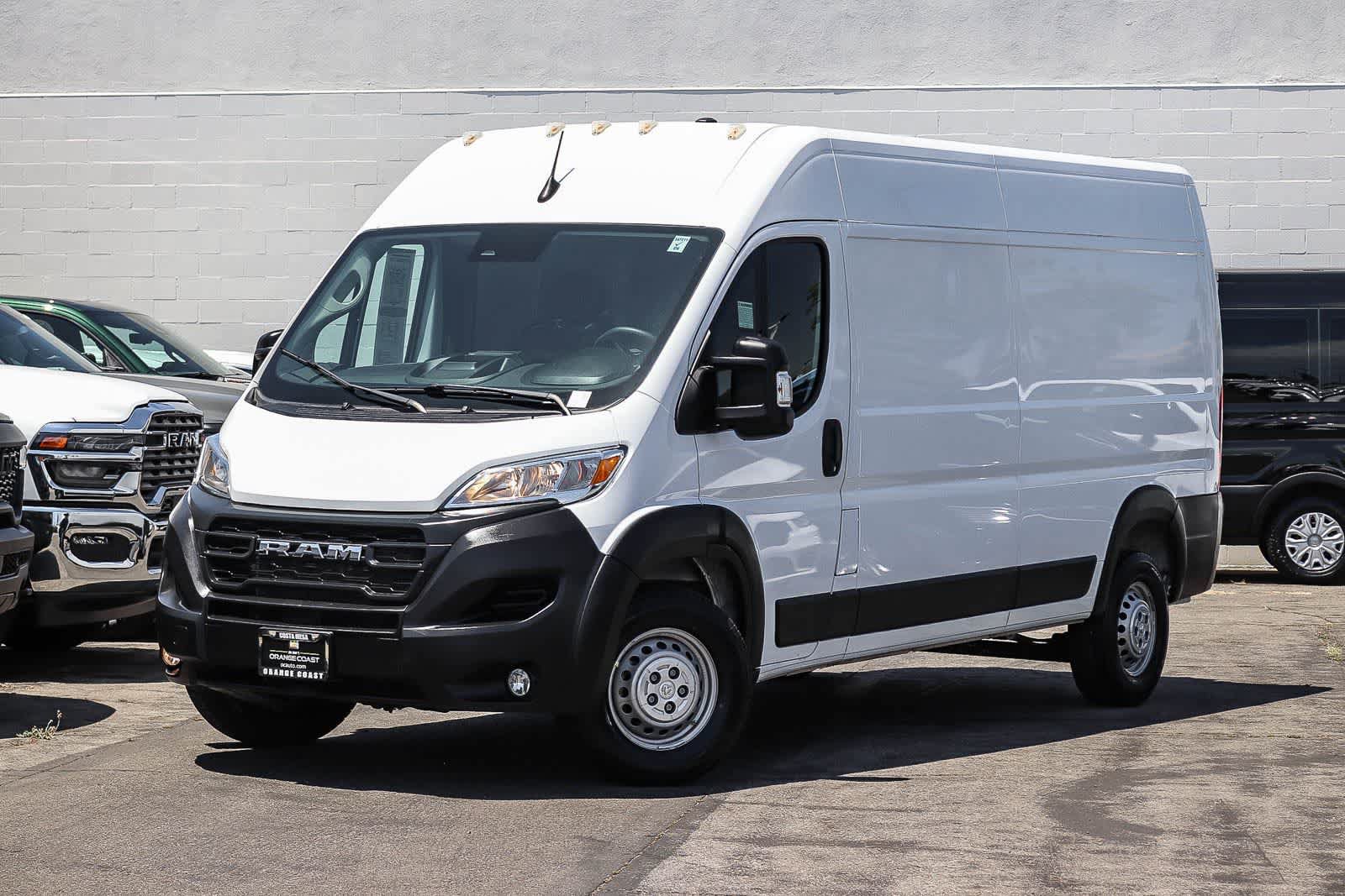 Used 2024 RAM ProMaster 2500 w/ Convenience Group FWD image 1