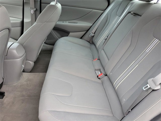 Used 2025 Hyundai Elantra SEL image 14