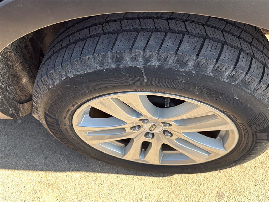 Used 2018 Ford Explorer XLT image 11