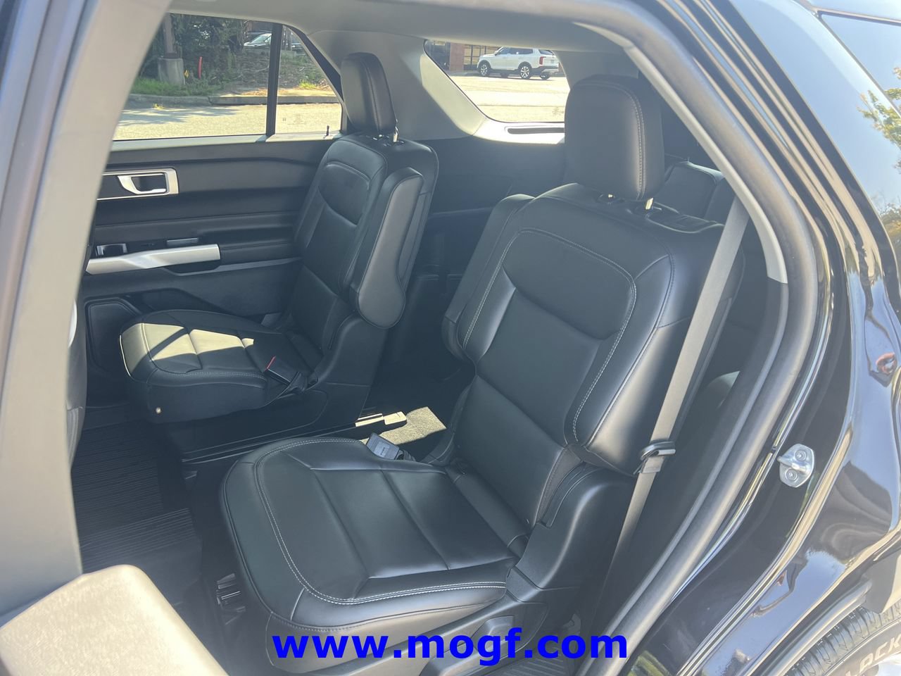 Used 2022 Ford Explorer XLT w/ Equipment Group 202A AWD/4WD image 21